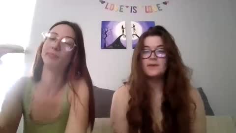 2girls1link online show from November 29, 2024, 9:59 pm