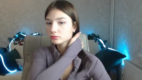  LovelyLavender  online show from December 16, 2024, 3:47 am