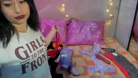 _mariana_1 online show from November 12, 2024, 5:52 pm