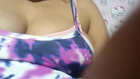 _milkytitsmomxx_ online show from January 7, 2025, 4:34 pm