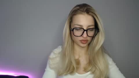 addie_collins online show from November 21, 2024, 2:07 pm