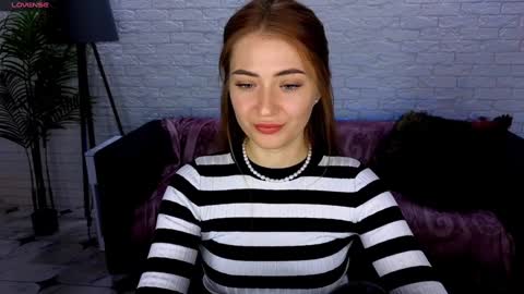 adelyna_bird online show from November 15, 2024, 7:38 am