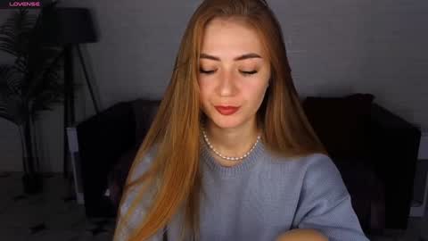 adelyna_bird online show from November 22, 2024, 7:48 am