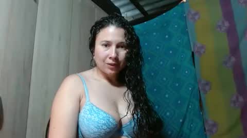 Adriana Tellez online show from December 8, 2024, 3:41 pm