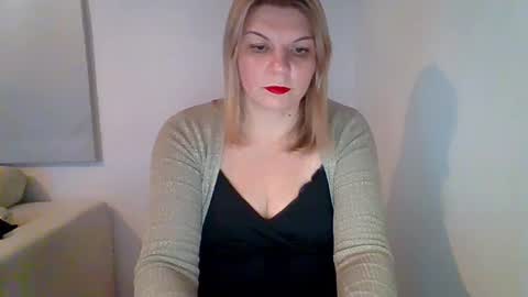 Adrianna online show from December 19, 2024, 7:46 pm