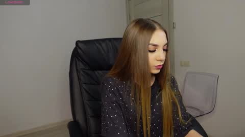 Agelina Lilly Laura online show from December 23, 2024, 10:01 am