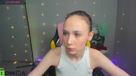 agnes_collins online show from January 7, 2025, 4:09 am