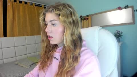 alaia_greyy online show from November 23, 2024, 1:26 pm