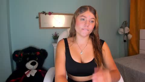 alaia_greyy online show from December 3, 2024, 12:43 pm