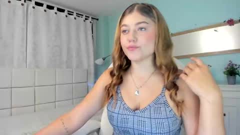 alaia_greyy online show from December 10, 2024, 12:43 pm