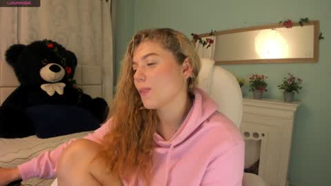 alaia_greyy online show from December 26, 2024, 12:41 pm