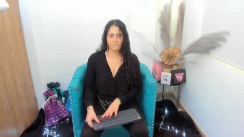 Aleene online show from December 3, 2024, 12:00 pm