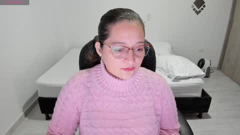 alejandra online show from February 1, 2025, 9:17 pm