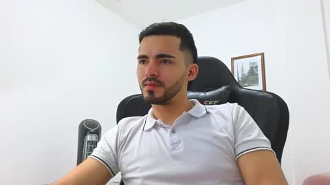 alejandroo_7 online show from January 4, 2025, 10:48 pm