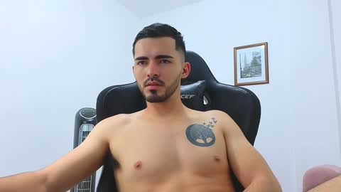 alejandroo_7 online show from January 2, 2025, 10:34 pm