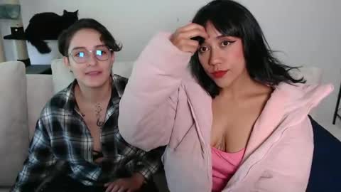 Julieta Long hair and Alex short hair online show from January 15, 2025, 7:20 pm