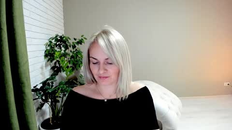 alicee__grace online show from November 25, 2024, 11:40 am