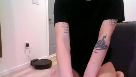 alliebearx online show from January 2, 2025, 2:44 am