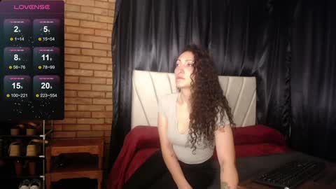 alma_ferreira online show from December 17, 2024, 4:06 am