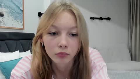 SWEET GIRL  online show from January 11, 2025, 7:33 pm