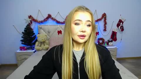 anastacyyellig online show from January 6, 2025, 7:44 pm