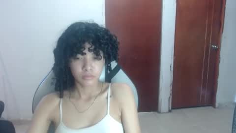 andrea_crespa1 online show from December 10, 2024, 4:42 pm