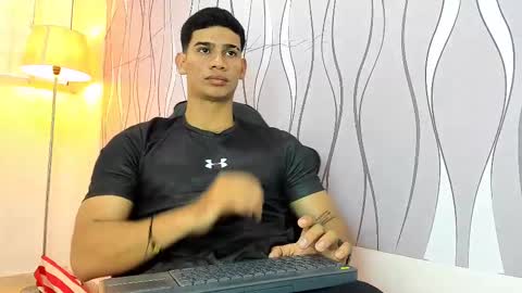 andres_stud online show from January 27, 2025, 2:19 pm