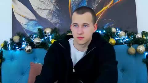 andress_ston online show from December 10, 2024, 7:42 am