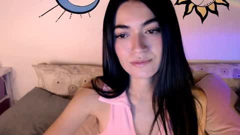 angie_c online show from November 12, 2024, 11:47 pm