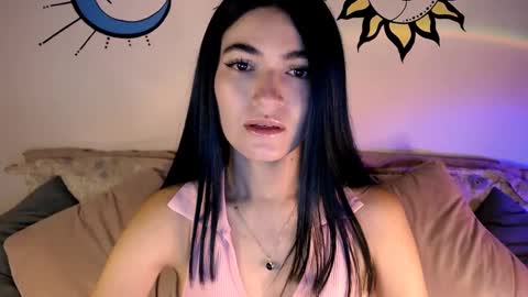 angie_c online show from November 29, 2024, 11:03 pm