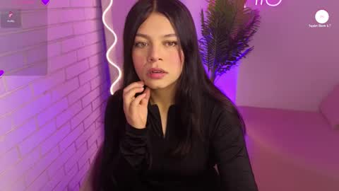 annye_tay online show from December 29, 2024, 7:59 pm