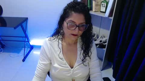 arianna_ros3 online show from December 18, 2024, 2:04 pm