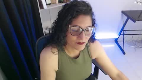 arianna_ros3 online show from December 17, 2024, 2:11 pm