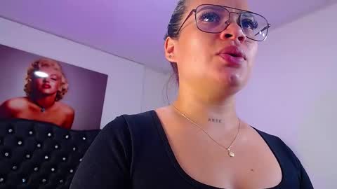 ariiaanaa_ online show from November 13, 2024, 12:37 pm