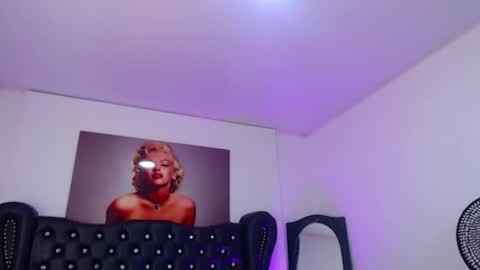 ariiaanaa_ online show from November 20, 2024, 1:04 pm