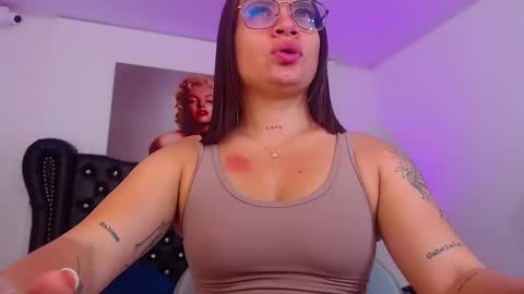 ariiaanaa_ online show from November 28, 2024, 12:23 pm