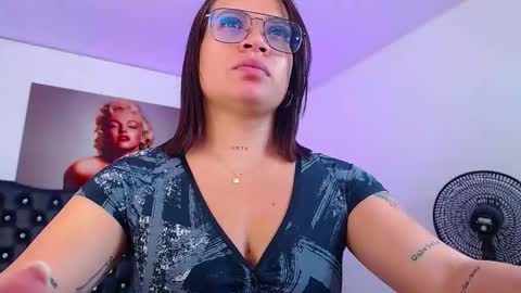 ariiaanaa_ online show from November 26, 2024, 12:17 pm