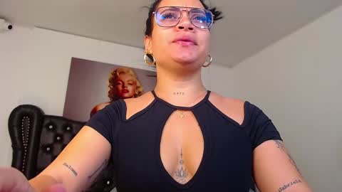 ariiaanaa_ online show from December 26, 2024, 11:46 am