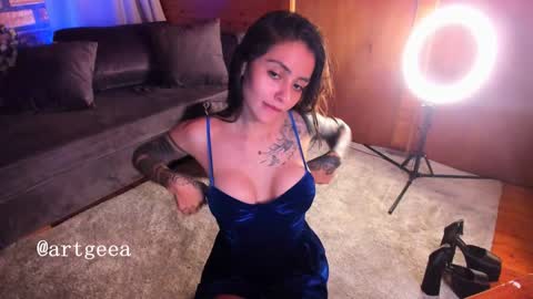 Linda  independent model artgeea online show from December 11, 2024, 12:37 am