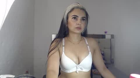 ashley__tylor online show from January 6, 2025, 4:44 am