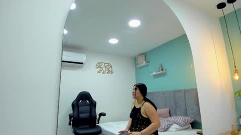 ashley_giil online show from January 16, 2025, 4:41 am