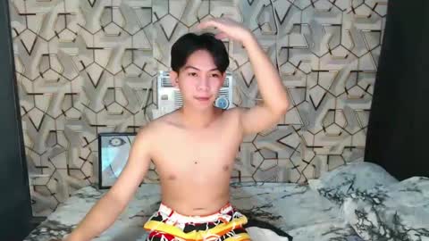 asian_wayne online show from December 13, 2024, 6:43 am