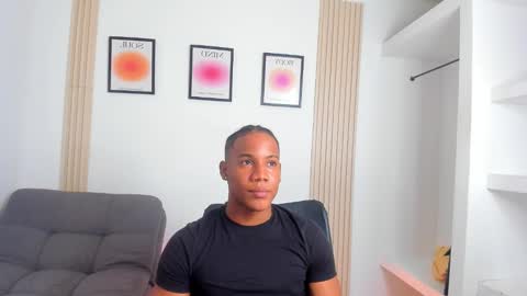 axel_silva1 online show from November 13, 2024, 2:03 pm