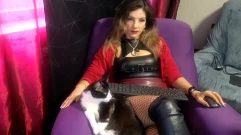 Dominatrix Queen online show from December 29, 2024, 11:11 am