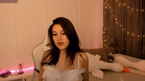 azumi_rai online show from January 19, 2025, 3:32 am