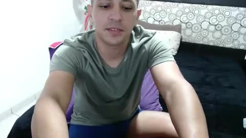 YOANDRES online show from December 17, 2024, 6:33 pm