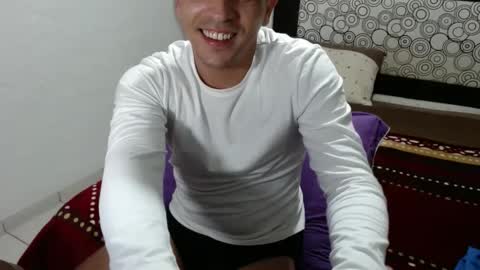 YOANDRES online show from November 26, 2024, 2:37 pm