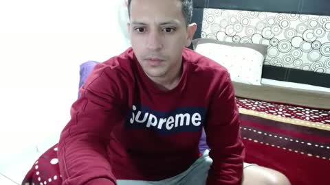 YOANDRES online show from November 27, 2024, 1:01 pm