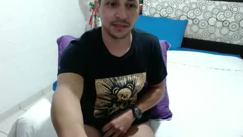 YOANDRES online show from December 30, 2024, 2:53 pm