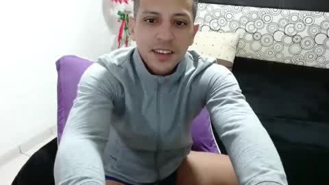 YOANDRES online show from December 18, 2024, 3:40 pm